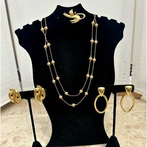 6 Pieces Monet Vintage Signed Jewelry Lot